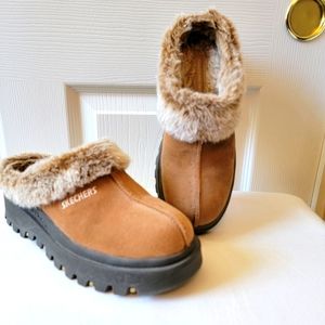 Skechers all terrain slip on shoes with fur.  Women's size 8